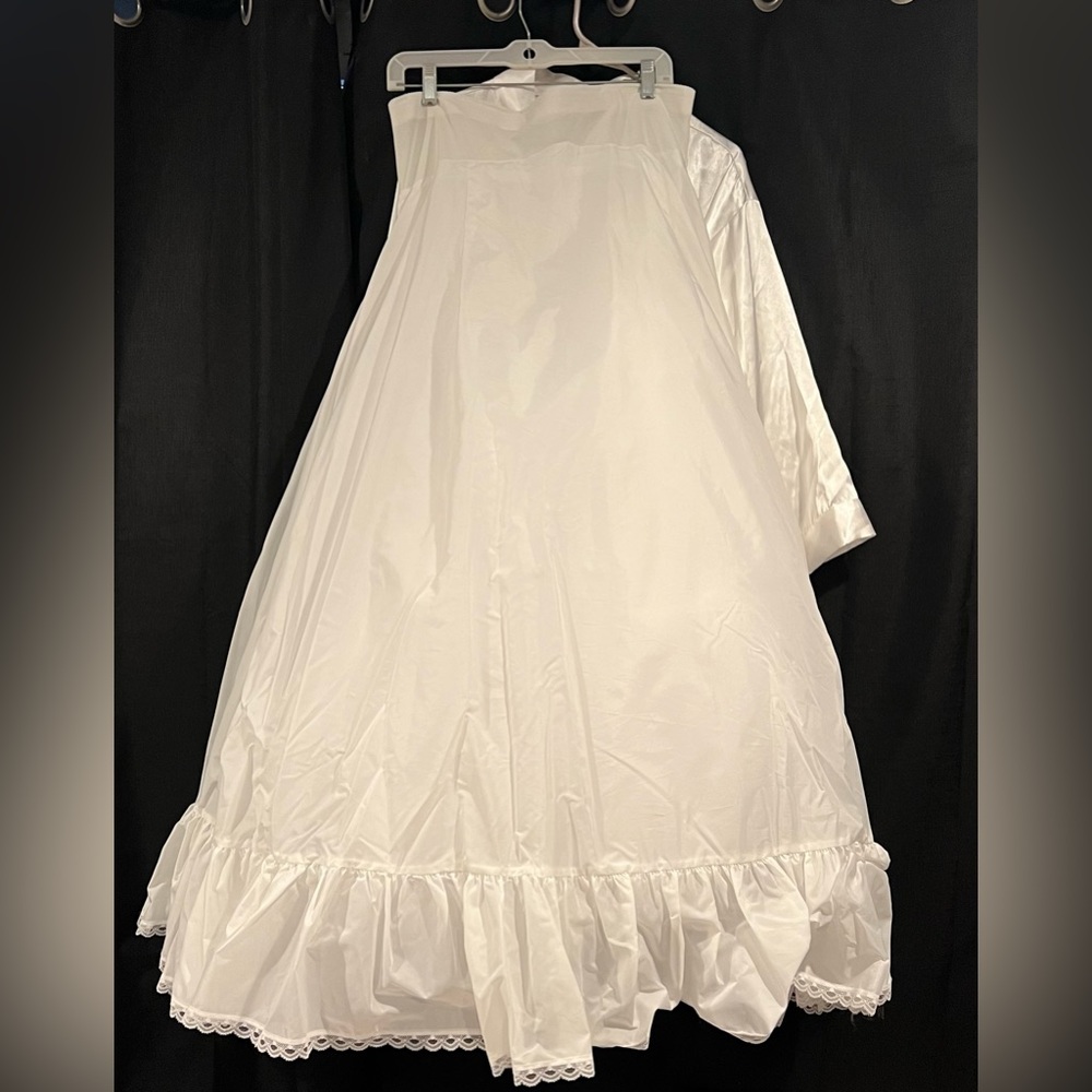 16W petticoat for under wedding dress, never worn.